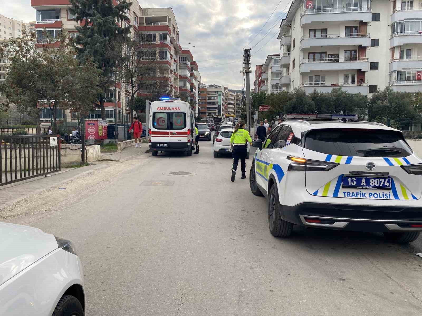 dengesini kaybedip yola dusen adama kamyon carpti 3 vSOFDbAb