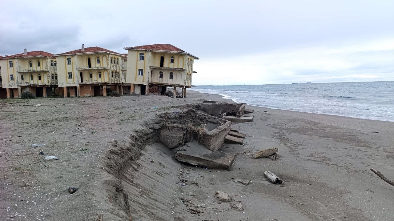 deniz 100 metre iceri girdi villalar coktu 9 VwmLwX4i