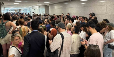 deniz-goktasin-adliyeye-sevkinde-gerginlik-kemal-kilicdaroglu-ve-ekibine-protesto-MqY8Eyj1.jpg