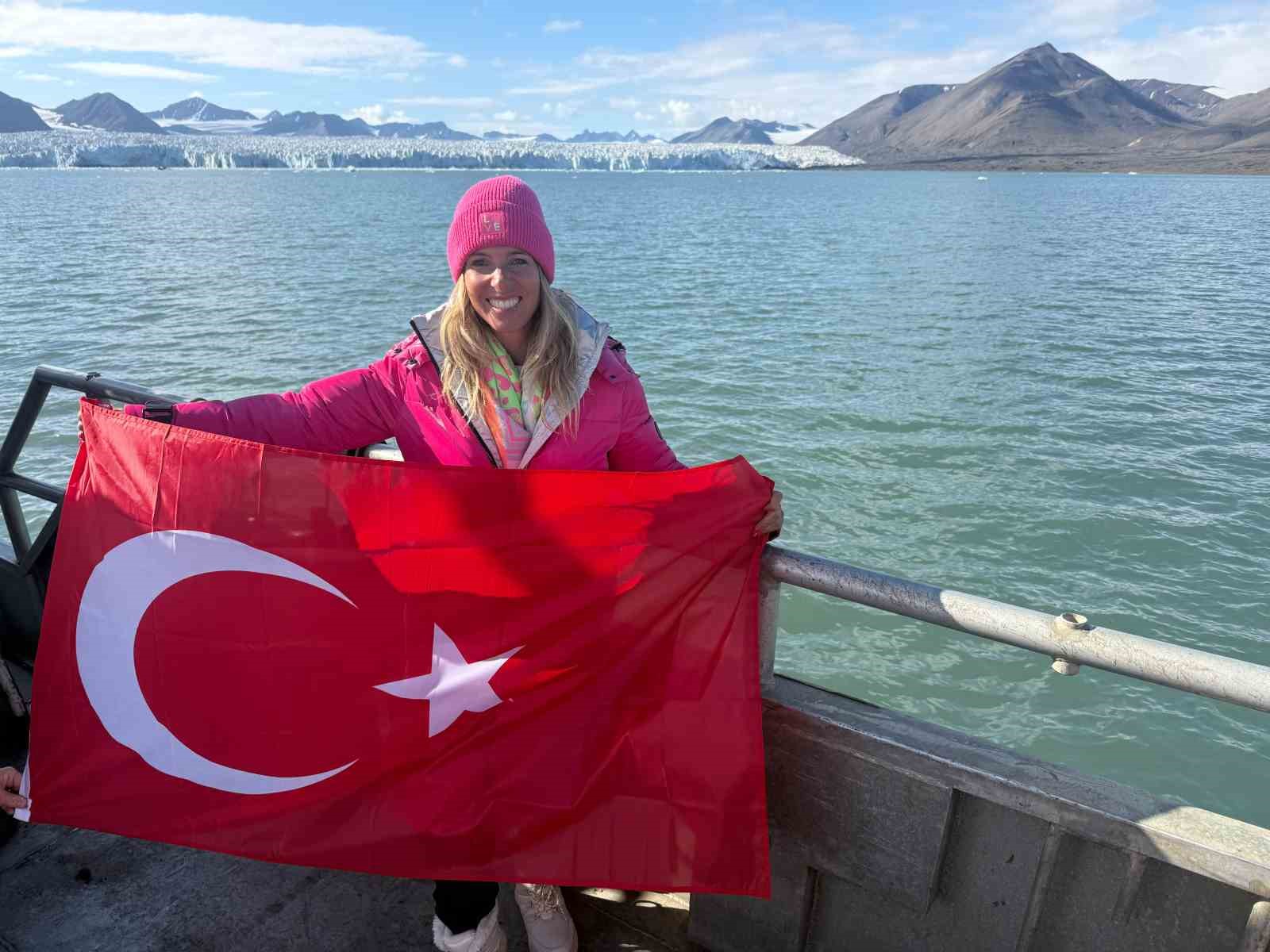 Deniz Kayadelen, buzullarda yüzen ilk Türk sporcu unvanını elde etti 4 deniz kayadelen buzullarda yuzen ilk turk sporcu unvanini elde etti 0 YKcwX69r