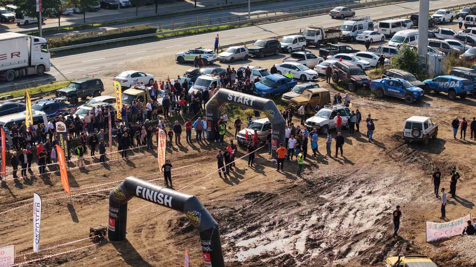 deniz kenarinda gerceklestirilen zorlu off road yarislari nefesleri kesti 1