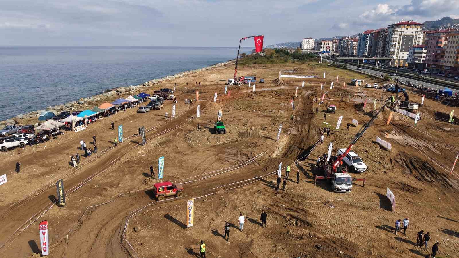 deniz kenarinda gerceklestirilen zorlu off road yarislari nefesleri kesti 10 CGdpcRCp