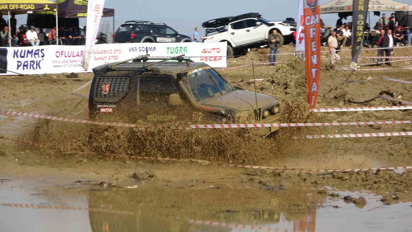 deniz kenarinda gerceklestirilen zorlu off road yarislari nefesleri kesti 12