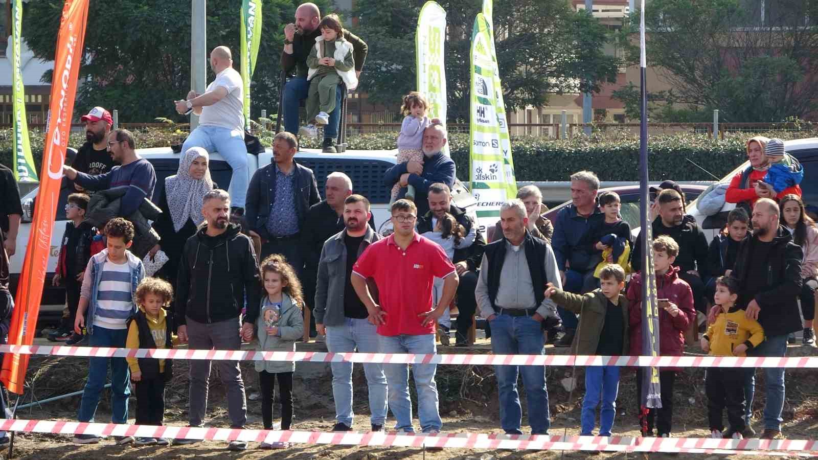 deniz kenarinda gerceklestirilen zorlu off road yarislari nefesleri kesti 13