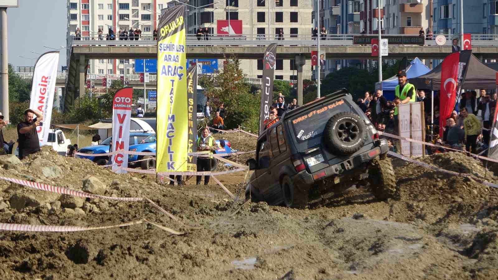 deniz kenarinda gerceklestirilen zorlu off road yarislari nefesleri kesti 16 wrl24qZk