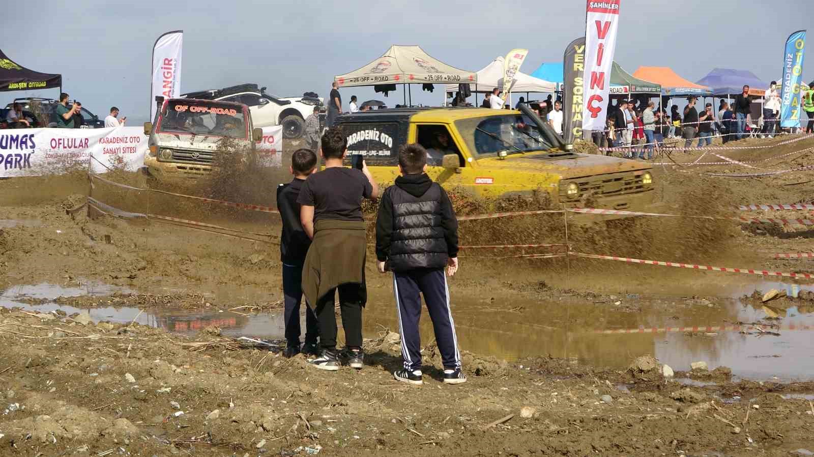 deniz kenarinda gerceklestirilen zorlu off road yarislari nefesleri kesti 17 kYNFVnm6