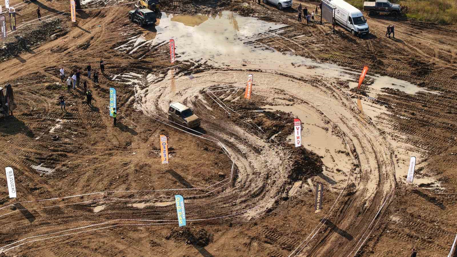 deniz kenarinda gerceklestirilen zorlu off road yarislari nefesleri kesti 2 aqdzBznq