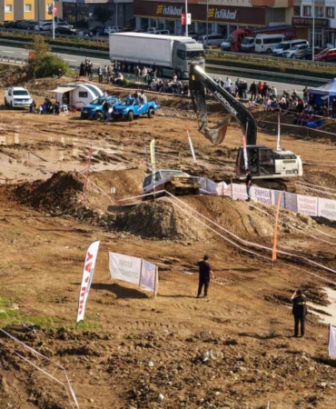 deniz-kenarinda-gerceklestirilen-zorlu-off-road-yarislari-nefesleri-kesti-AmqkWaKU.jpg