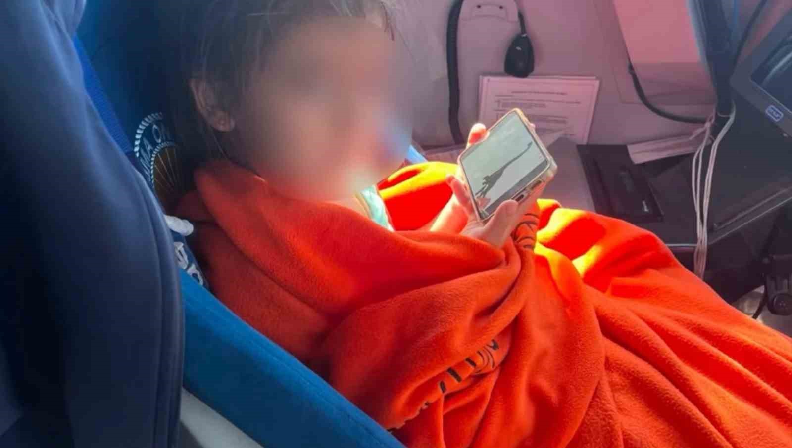 Deniz yatağıyla açığa sürüklenen çocuğu Sahil Güvenlik kurtardı 6 deniz yatagiyla aciga suruklenen cocugu sahil guvenlik kurtardi 2