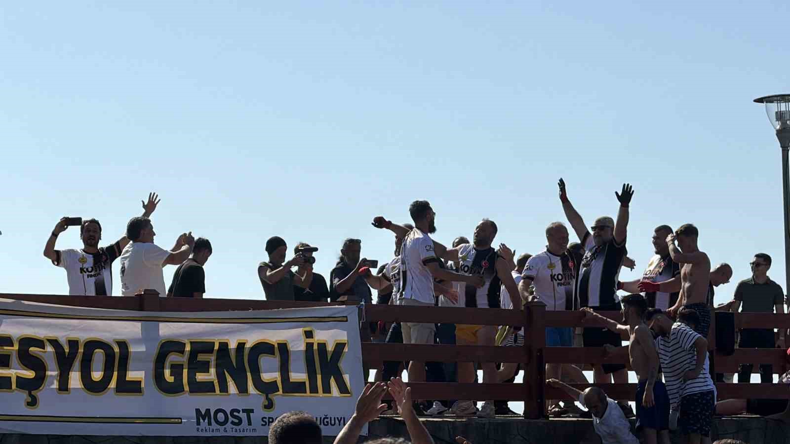Denizcilik ve Kabotaj Bayramı’nda denizde açılan dev bayrak alkış aldı 7 denizcilik ve kabotaj bayraminda denizde acilan dev bayrak alkis aldi 3 OpwzfDjt