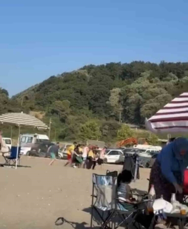 denizde-bogulma-tehlikesi-geciren-kisiyi-vatandaslar-kurtardi-T9DWK2Z7.jpg