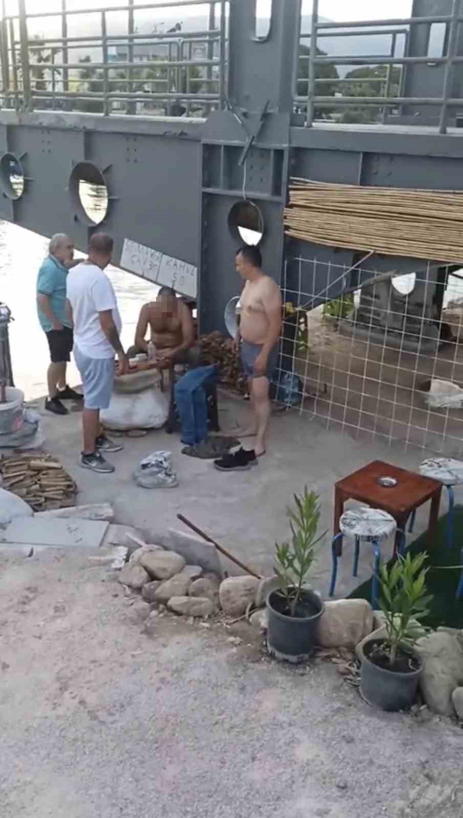 Denizde boğulma tehlikesi geçiren vatandaşı dalgıç kurtardı 5 denizde bogulma tehlikesi geciren vatandasi dalgic kurtardi 1