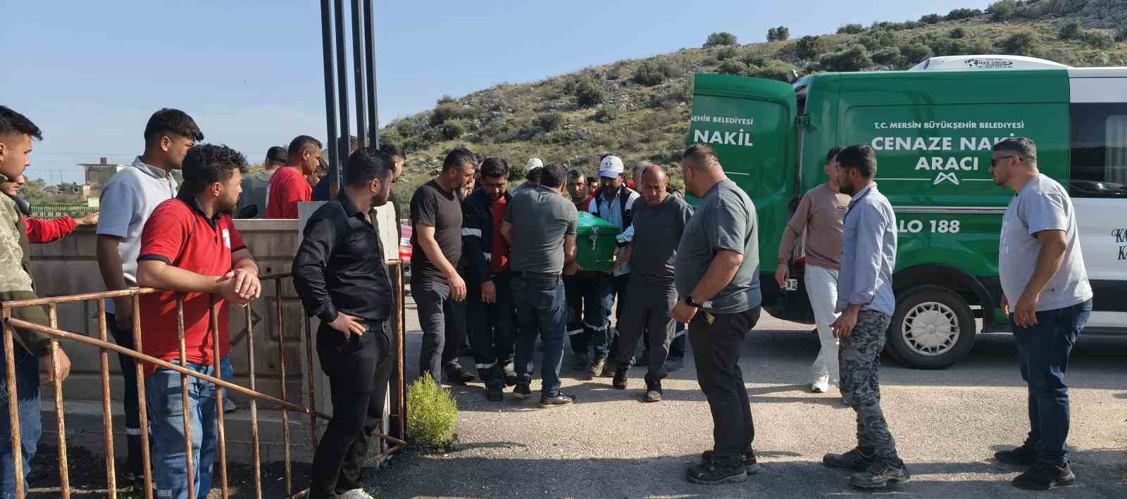 denizde cansiz bedenleri bulunmustu iki arkadastan birinin cenazesi defnedildi 5 uTLHIgJk