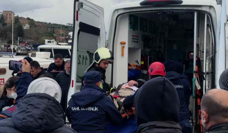 denizde-cirpinan-vatandas-sahil-guvenlik-ekiplerince-kurtarildi-u28vnYMv.jpg