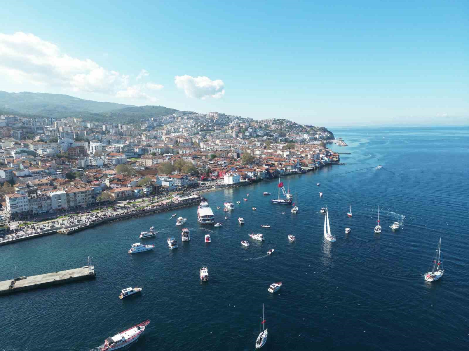 denizde onlarca tekne kortej yapti 1 pF2GM5kK