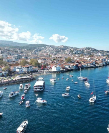 denizde-onlarca-tekne-kortej-yapti-bw8KLwbf.jpg