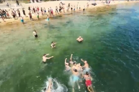 Almanya’dan İstanbul’a tatile gelen aile, seyyar satıcıdan yedikleri midyeden zehirlendi: 2 çocuk hayatını kaybetti 1 thumbnail