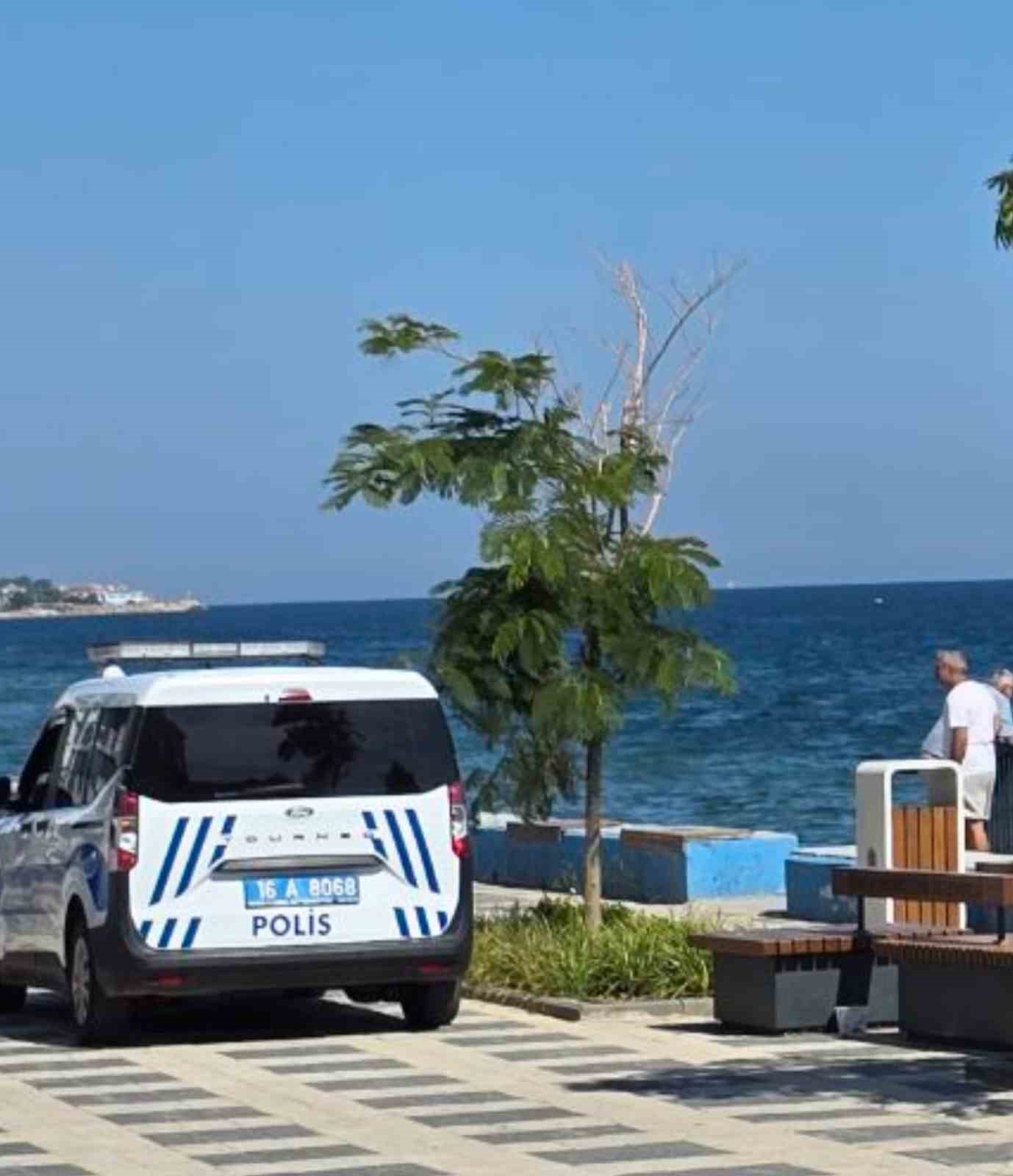 denizde yuzustu hareketsiz halde bulunan kisi kaldirildigi hastanede hayatini kaybetti 0 JEIVJLsb