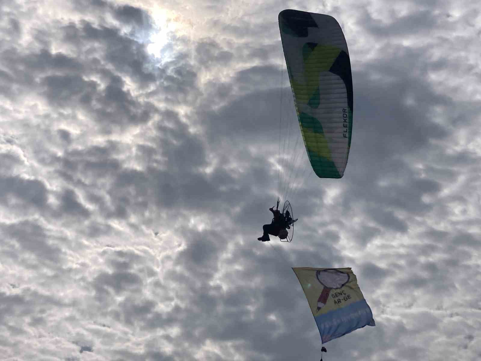 denizden sahil guvenlik havadan paramotorlar destek verdi ogrenciler suyun onemine dikkat cekti 1 W8t53GUq