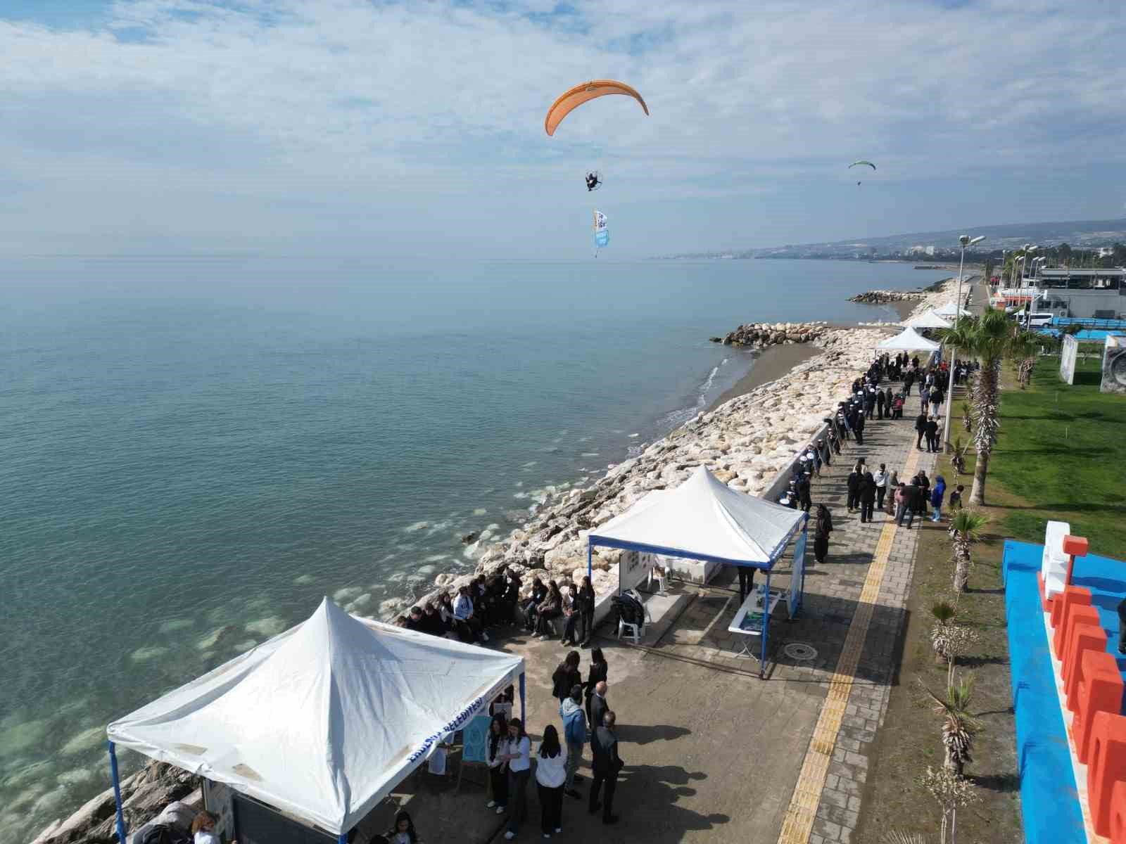 denizden sahil guvenlik havadan paramotorlar destek verdi ogrenciler suyun onemine dikkat cekti 5 Kci2BWSH