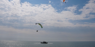 denizden-sahil-guvenlik-havadan-paramotorlar-destek-verdi-ogrenciler-suyun-onemine-dikkat-cekti-RfuaVDQH.jpg
