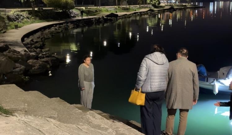Denize atlamak isteyen genç kızı anne ve babası ikna etti 4 denize atlamak isteyen genc kizi anne ve babasi ikna etti 0 mw2G4fDc