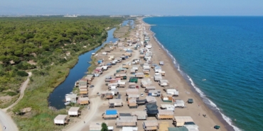 denize-sifir-5-yildizli-cardaklarin-yerini-halk-plajlari-aliyor-BPP3GQwY.jpg
