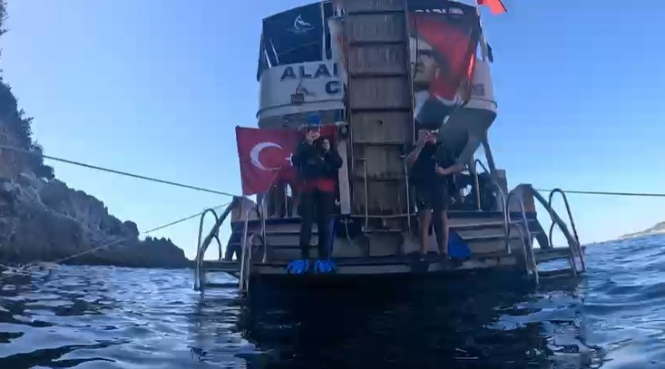 denizin altinda isaret diliyle istiklal marsini okudular 4 iPyDwAEO