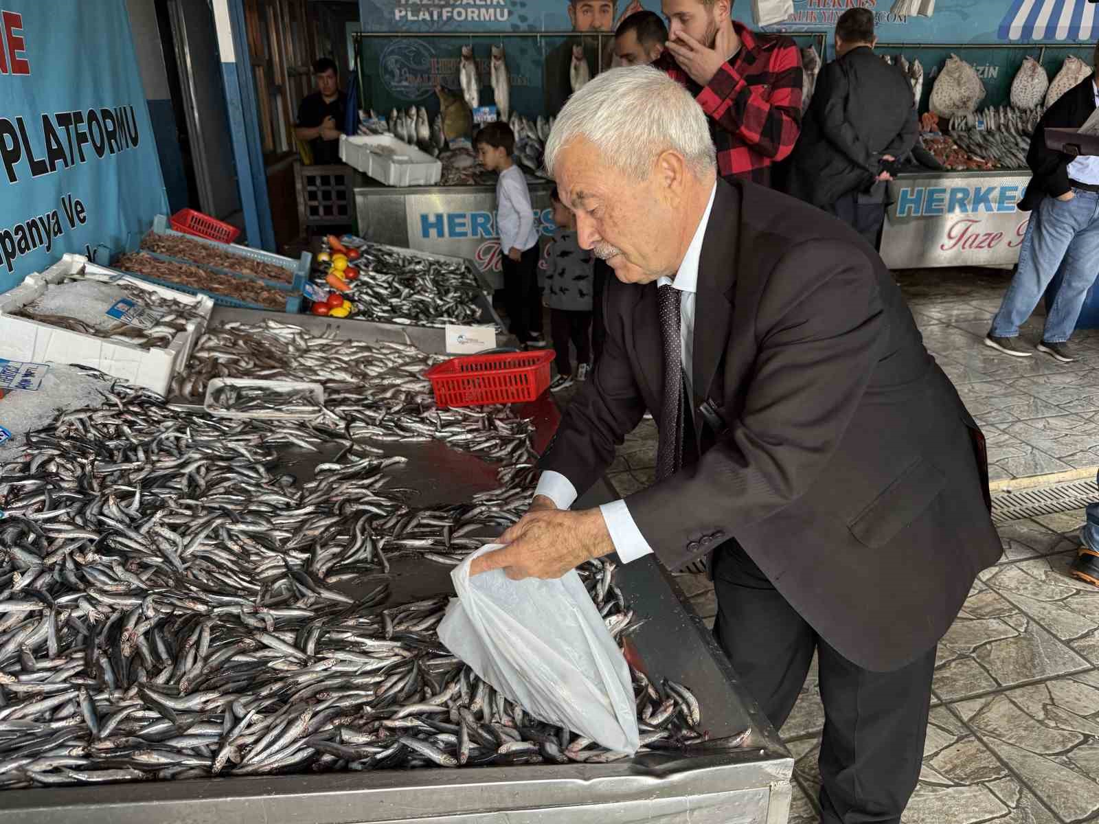 denizlerde balik bollugu hamsinin fiyati 89 liraya dustu 1