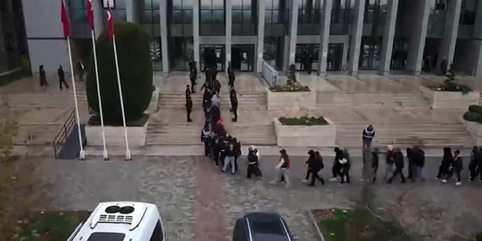 denizli merkezli 6 ilde duzenlenen dolandiricilik operasyonunda 16 zanli tutuklandi 0 OYCjLENm