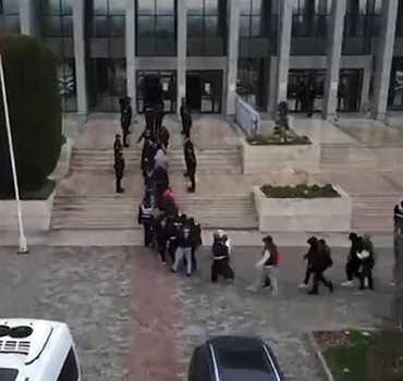 denizli-merkezli-6-ilde-duzenlenen-dolandiricilik-operasyonunda-16-zanli-tutuklandi-hcgBBuCd.jpg