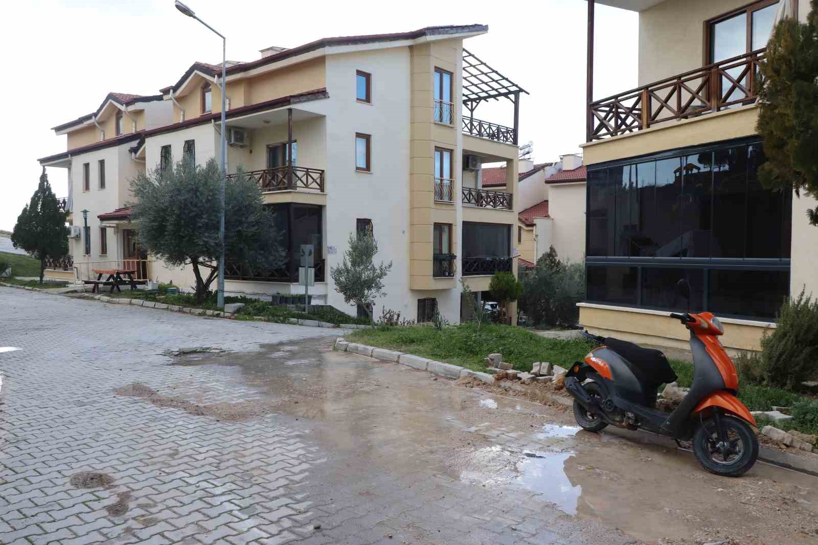 denizlide 258 dairelik sitenin altyapi sorununa yillardir cozum bulunamiyor 4 mYuueWlW