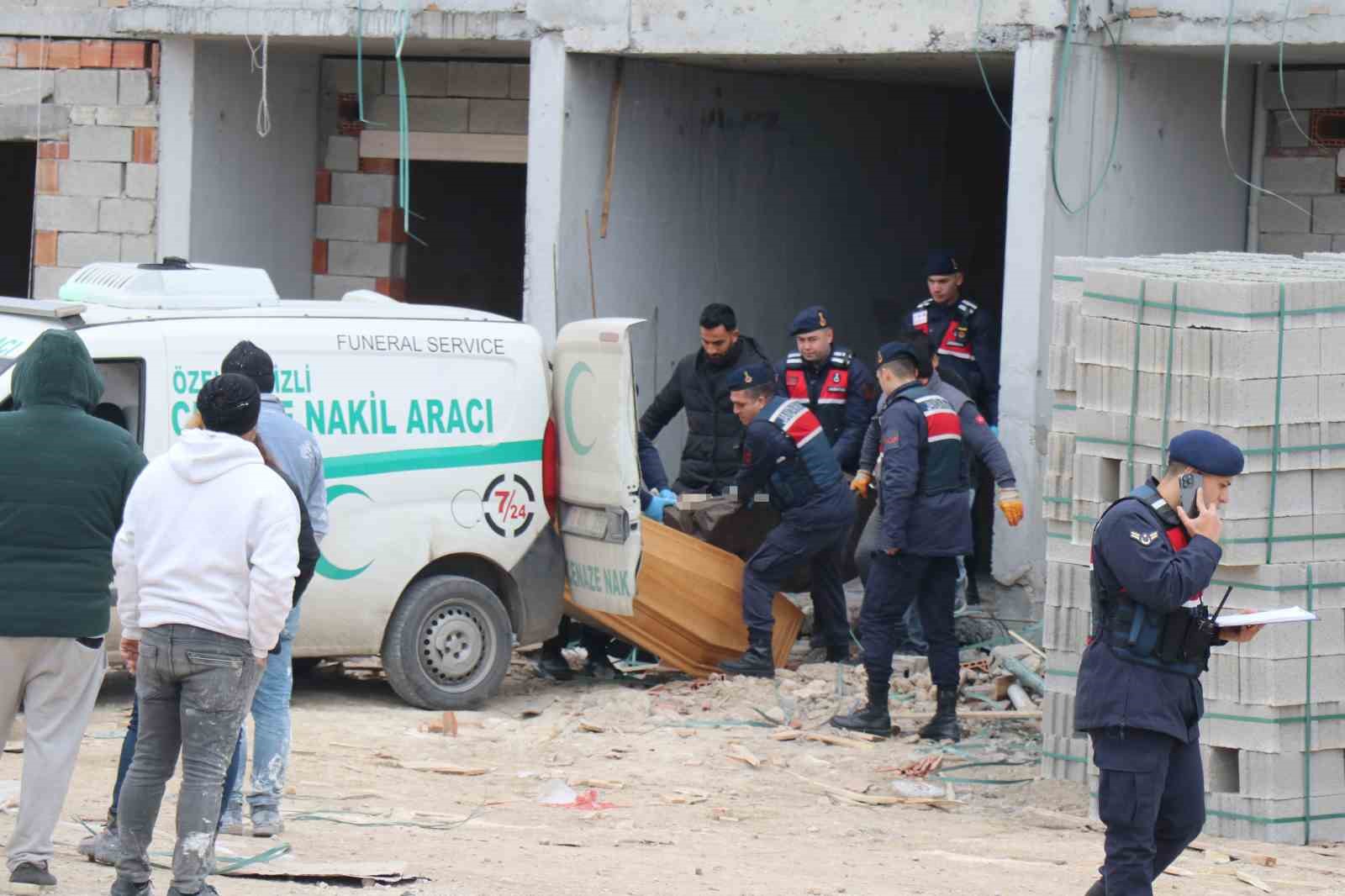 denizlide 5 kattan asansor bosluguna dusen isci hayatini kaybetti 0 r368yukm