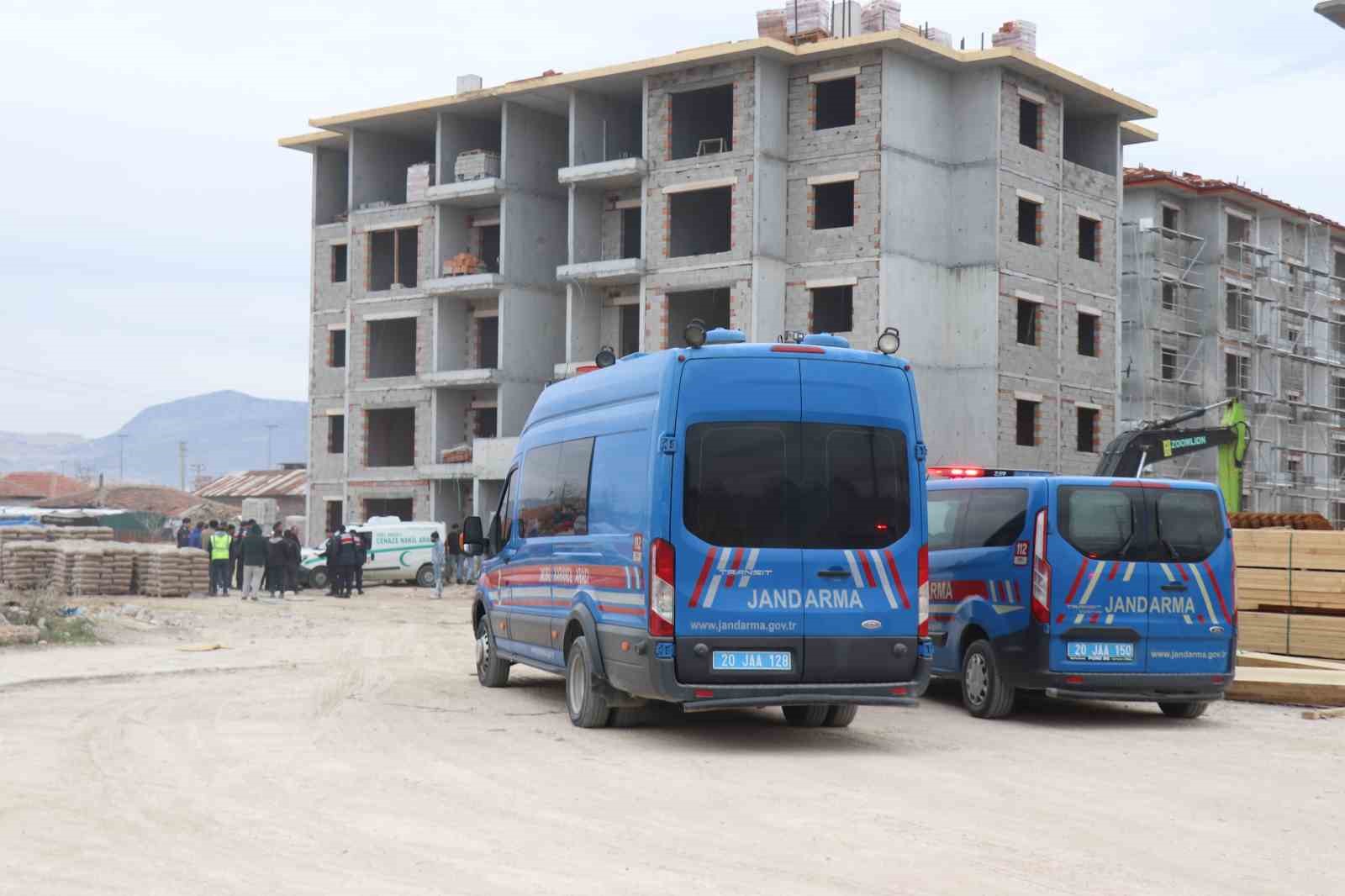 denizlide 5 kattan asansor bosluguna dusen isci hayatini kaybetti 1 GyQWCHCA