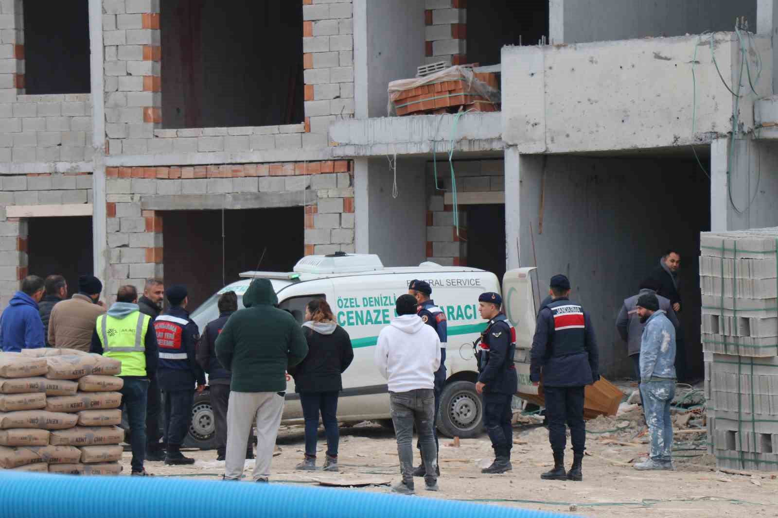 denizlide 5 kattan asansor bosluguna dusen isci hayatini kaybetti 3 gQ1MYElm