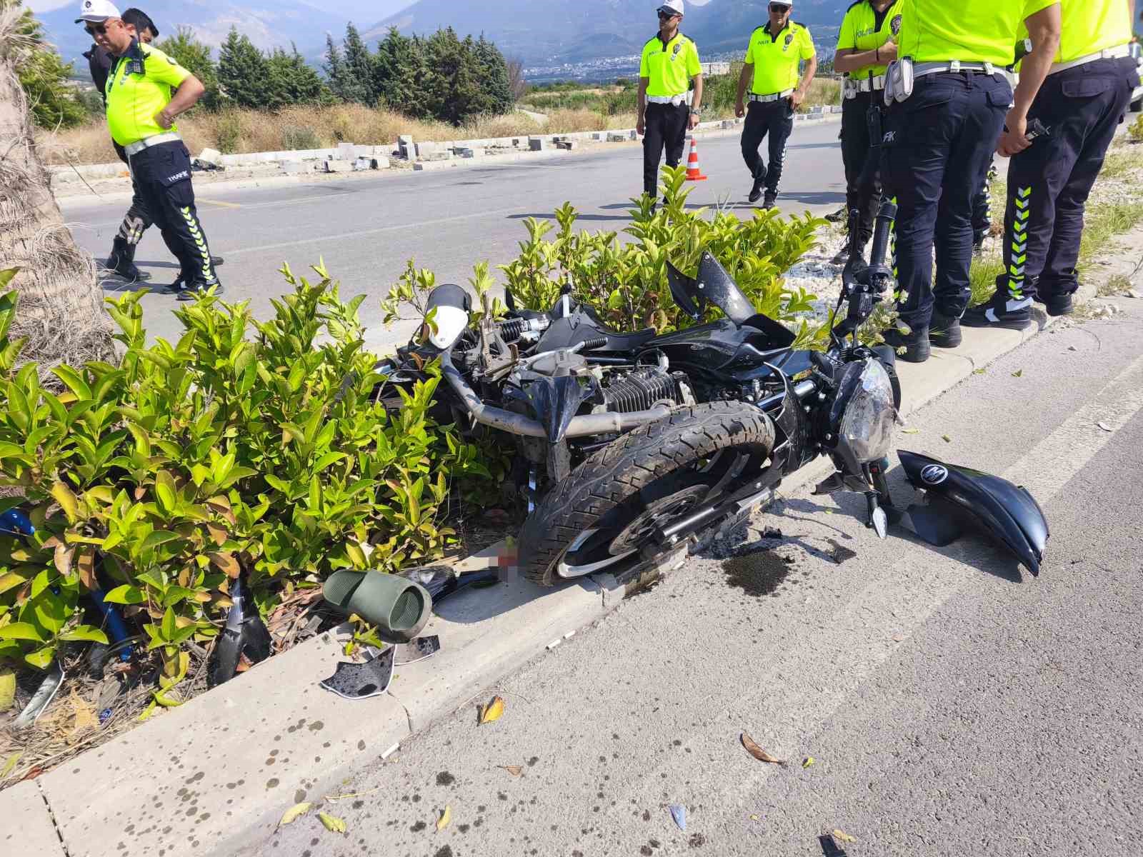 Denizli’de ağaca çarpan motosikletin sürücüsü ağır yaralandı 4 denizlide agaca carpan motosikletin surucusu agir yaralandi 0 2NnwzhAy