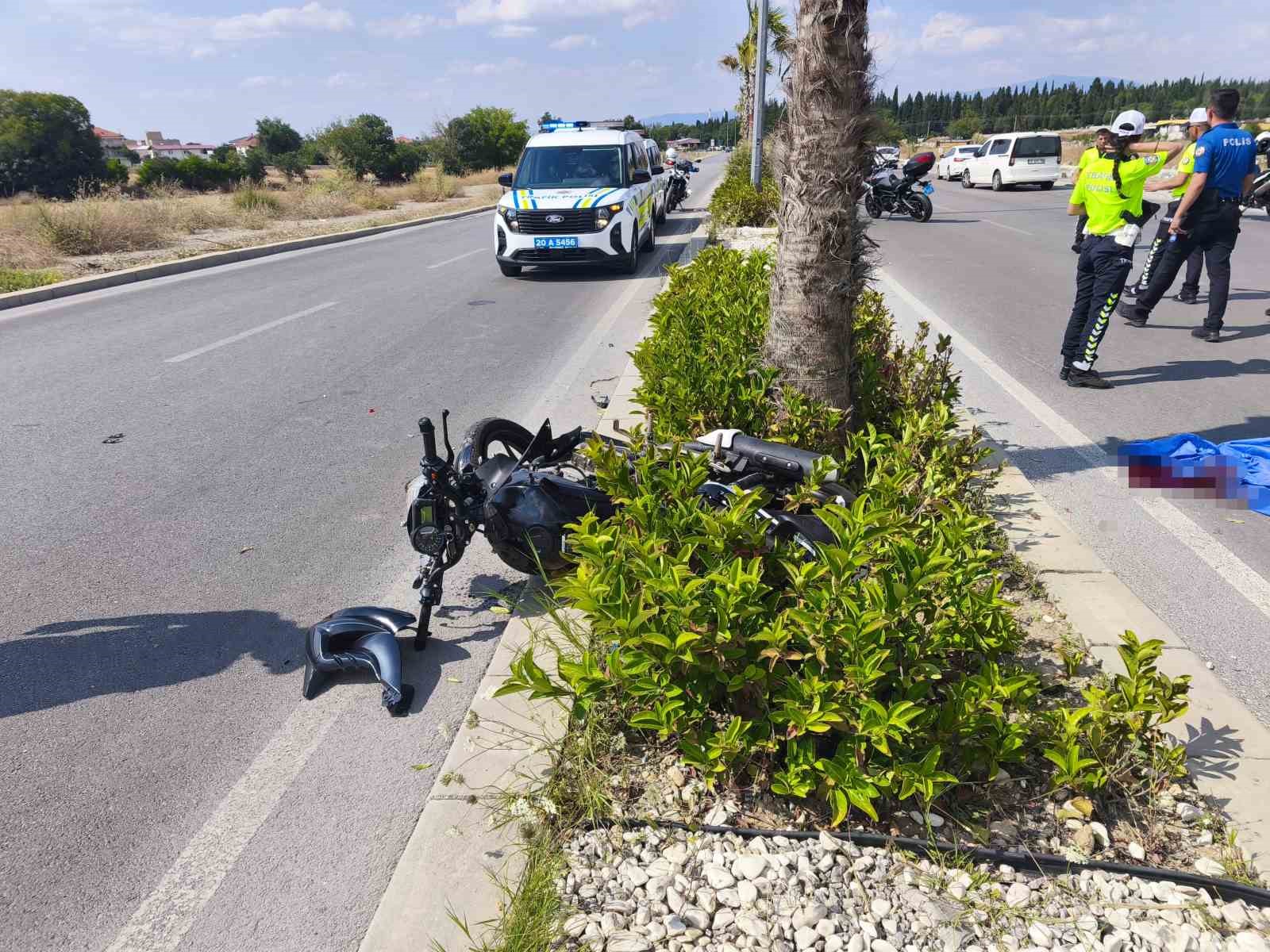 Denizli’de ağaca çarpan motosikletin sürücüsü ağır yaralandı 6 denizlide agaca carpan motosikletin surucusu agir yaralandi 2 s7ulq2ZW