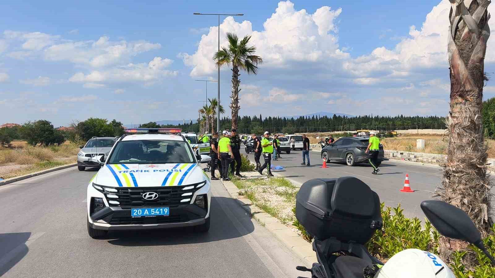 Denizli’de ağaca çarpan motosikletin sürücüsü ağır yaralandı 7 denizlide agaca carpan motosikletin surucusu agir yaralandi 3 wSbHOhWc