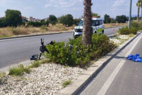 denizlide-agaca-carpan-motosikletin-surucusu-agir-yaralandi-ZC8SV2fl.jpg