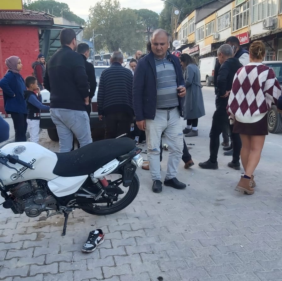denizlide akil almaz kaza sinyali koluyla verince motosikletliyi yere dusurdu 3 s86NZiCV