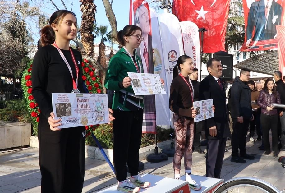 denizlide ataturk yol kosusu cekismeye sahne oldu 2 ijf5duql