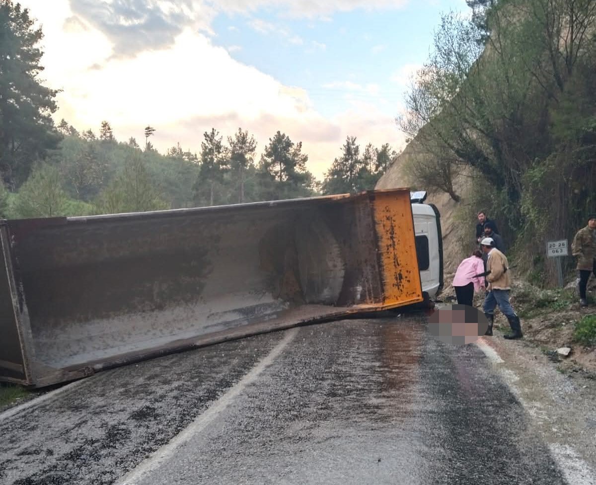 Denizli’de hafriyat kamyonu devrildi: 1 ölü 4 denizlide hafriyat kamyonu devrildi 1 olu 0 U1HQZQsJ