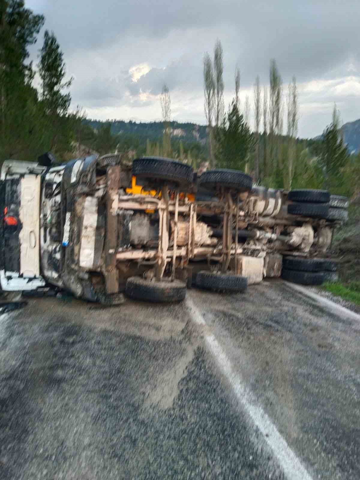 Denizli’de hafriyat kamyonu devrildi: 1 ölü 7 denizlide hafriyat kamyonu devrildi 1 olu 3 n5uSaukC