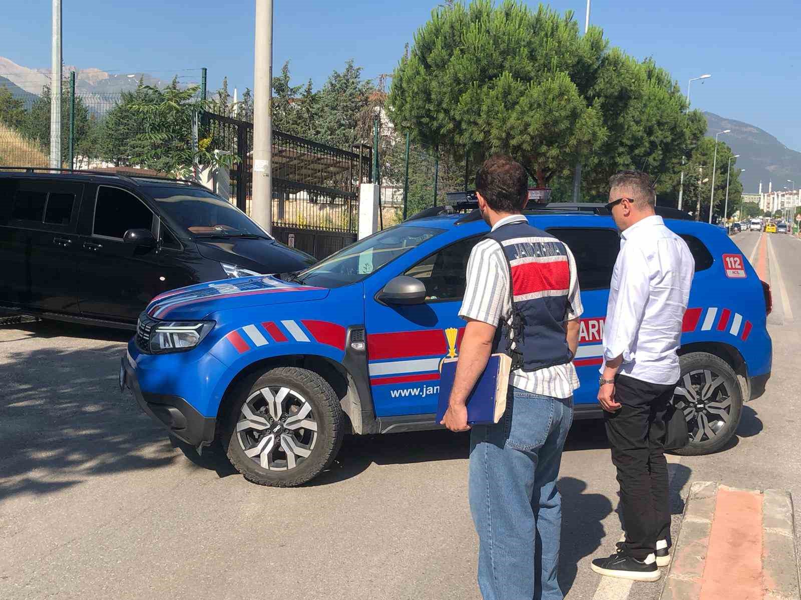 Denizli’de jandarmadan uyuşturucu baskını: Baro başkanı ve 11 avukat gözaltına alındı 4 denizlide jandarmadan uyusturucu baskini baro baskani ve 11 avukat gozaltina alindi 0