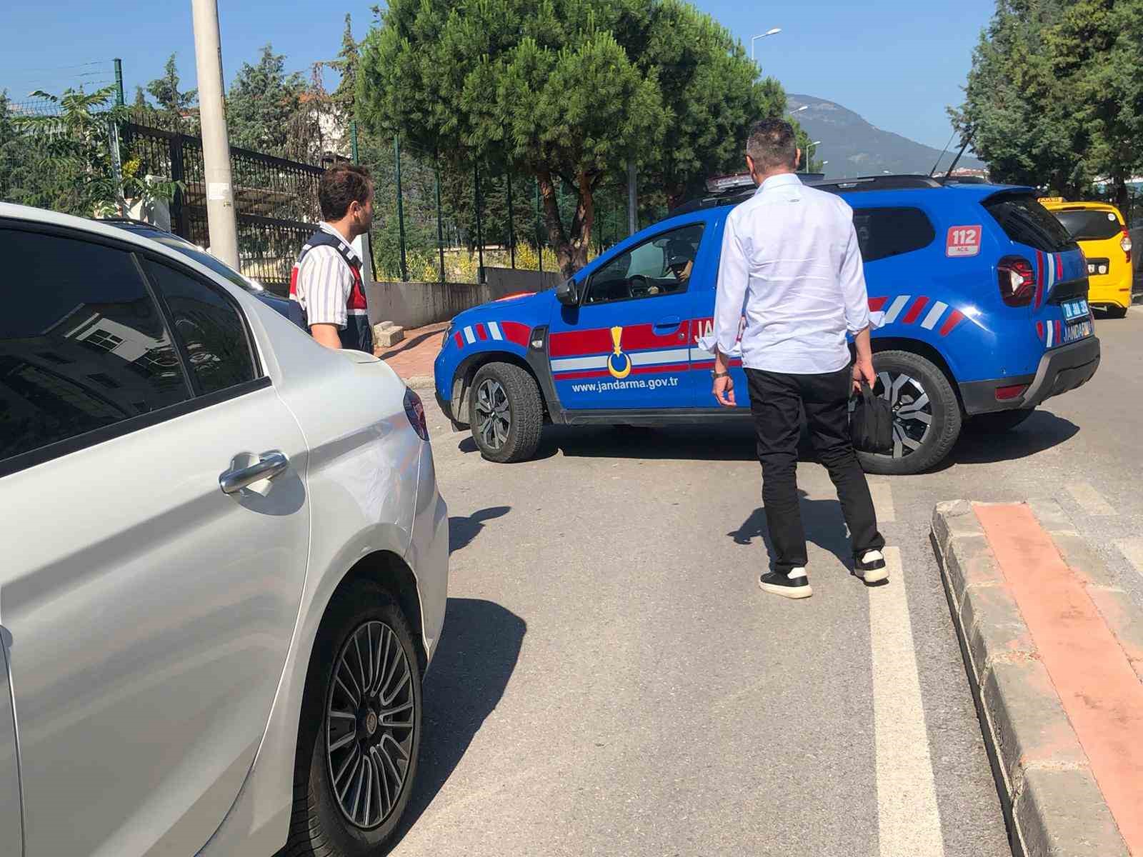 Denizli’de jandarmadan uyuşturucu baskını: Baro başkanı ve 11 avukat gözaltına alındı 7 denizlide jandarmadan uyusturucu baskini baro baskani ve 11 avukat gozaltina alindi 3 1JvZy5mw
