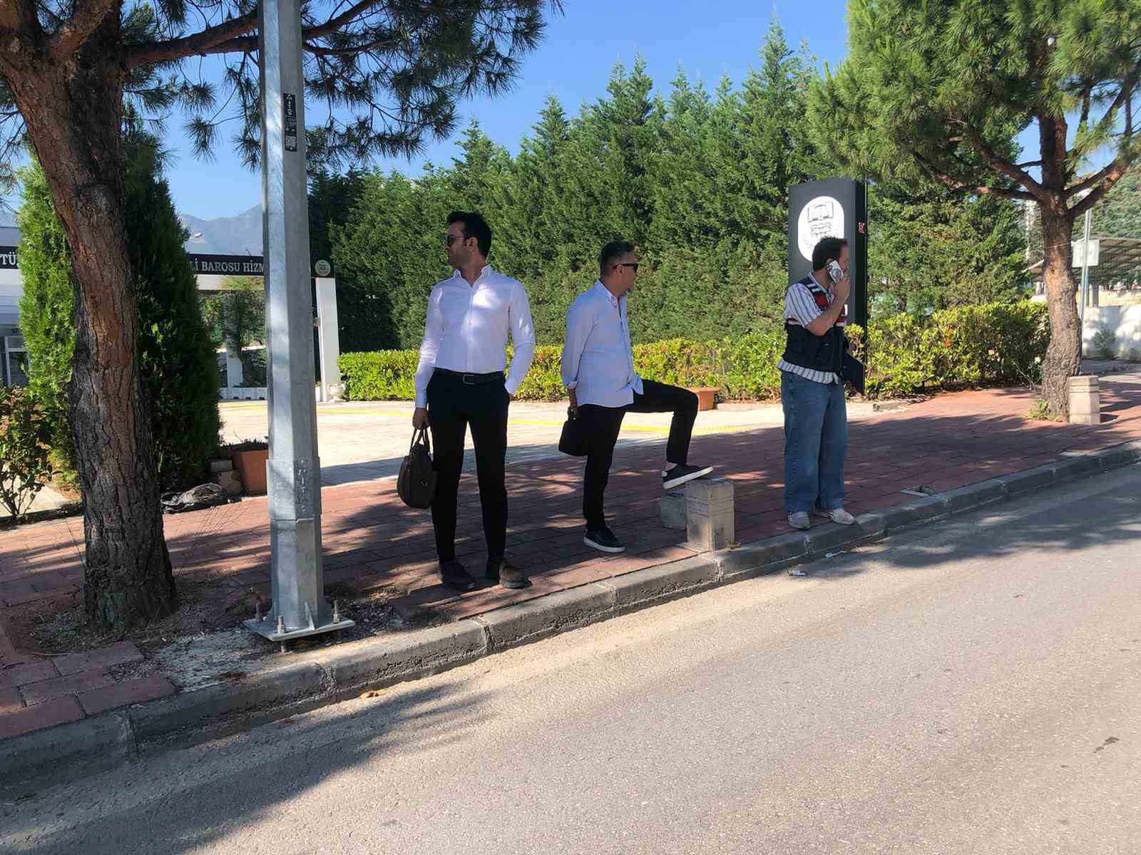 Denizli’de jandarmadan uyuşturucu baskını: Baro başkanı ve 11 avukat gözaltına alındı 8 denizlide jandarmadan uyusturucu baskini baro baskani ve 11 avukat gozaltina alindi 4 bvf69XGu