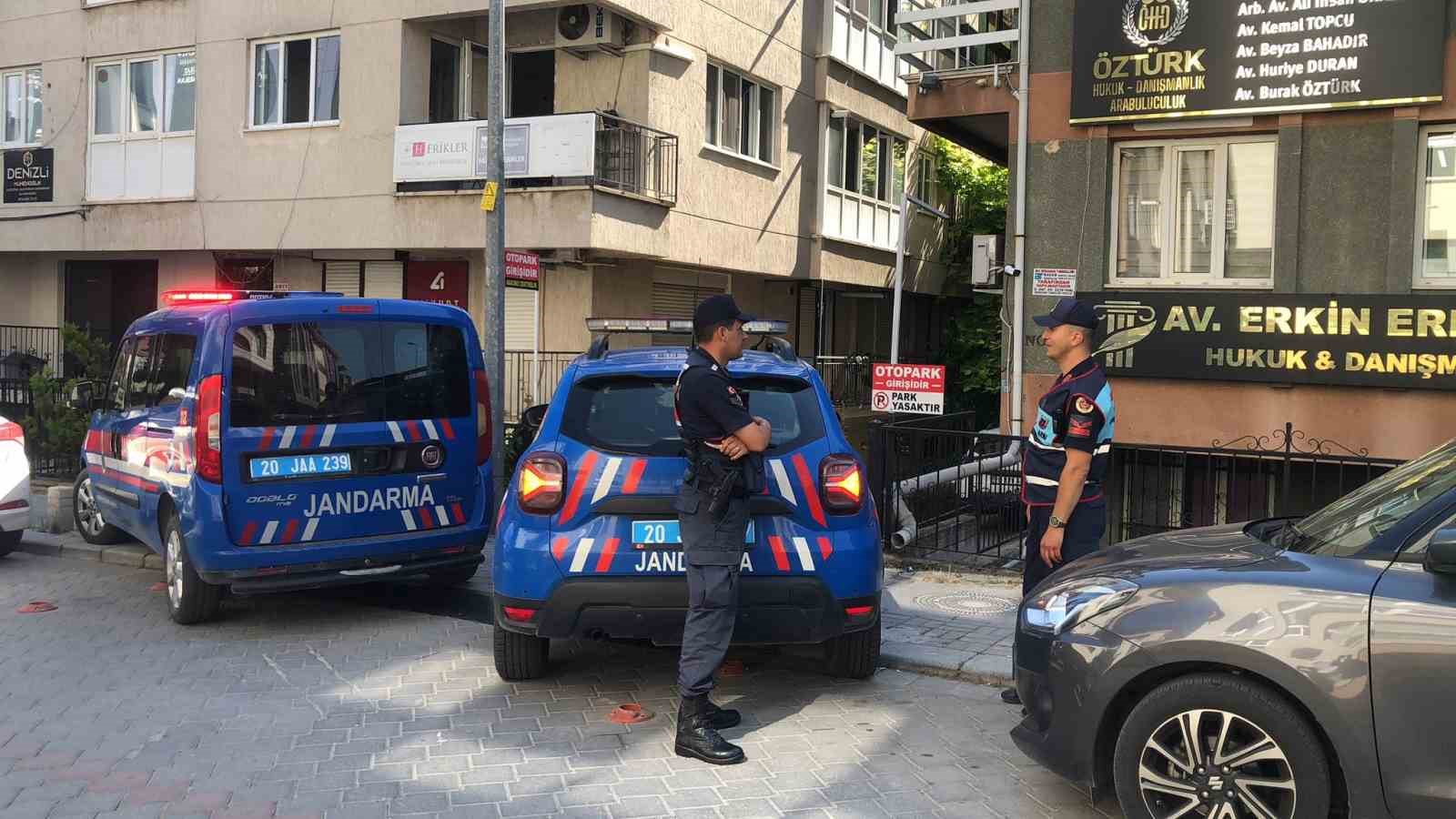 Denizli’de jandarmadan uyuşturucu baskını: Baro başkanı ve 11 avukat gözaltına alındı 10 denizlide jandarmadan uyusturucu baskini baro baskani ve 11 avukat gozaltina alindi 6 3f77MHf1