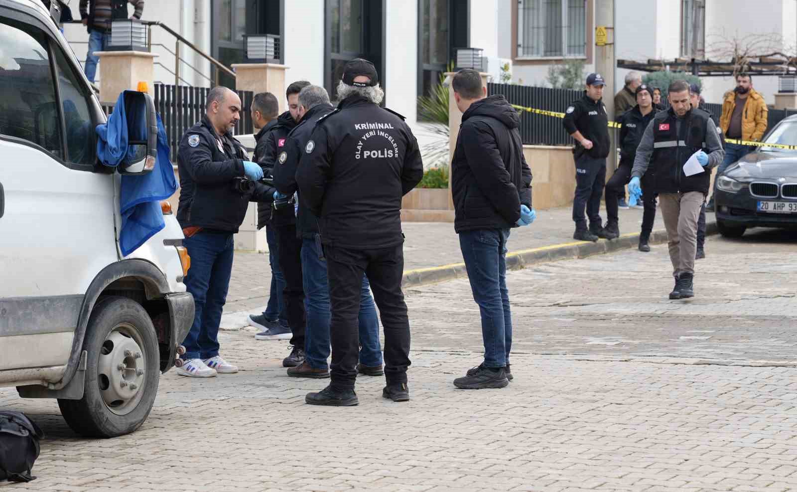Denizli’de kamyonda tüfekle vurulmuş halde ölü bulundu 5 denizlide kamyonda tufekle vurulmus halde olu bulundu 1 XXujZpKB