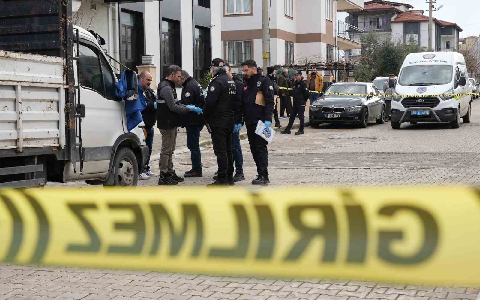 Denizli’de kamyonda tüfekle vurulmuş halde ölü bulundu 6 denizlide kamyonda tufekle vurulmus halde olu bulundu 2 UvzYQNH9