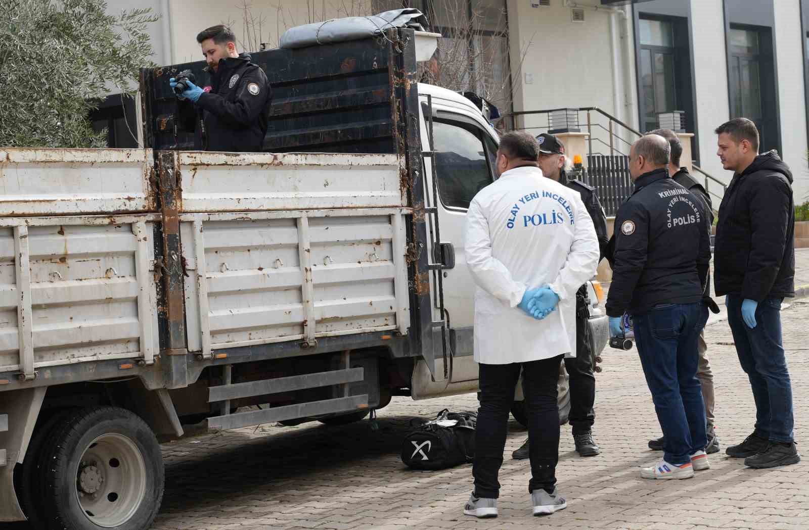 Denizli’de kamyonda tüfekle vurulmuş halde ölü bulundu 7 denizlide kamyonda tufekle vurulmus halde olu bulundu 3 rAPWEiwV
